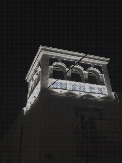 Las mejores marcas de deposito agua columnas Más sobre múnchen solar placa solar 300w Más sobre inversor solar 230v edificio importante con columnas luz claraboya fuente redonda y agua